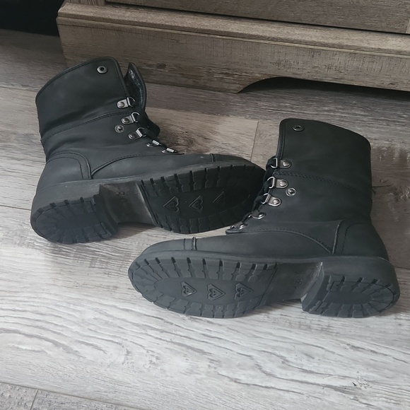 Black Roxy boots - Picture 3 of 6